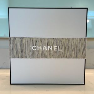 Chanel Limited Edition Holiday 2020 Gift Box